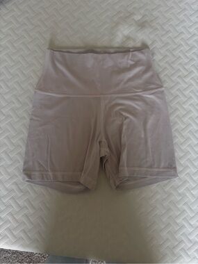 Aritzia Golden Activewear Biker Shorts 5”